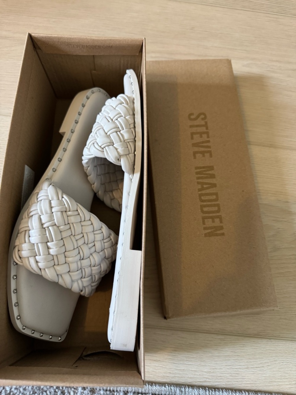 Steve Madden Bone Santina Slide Box